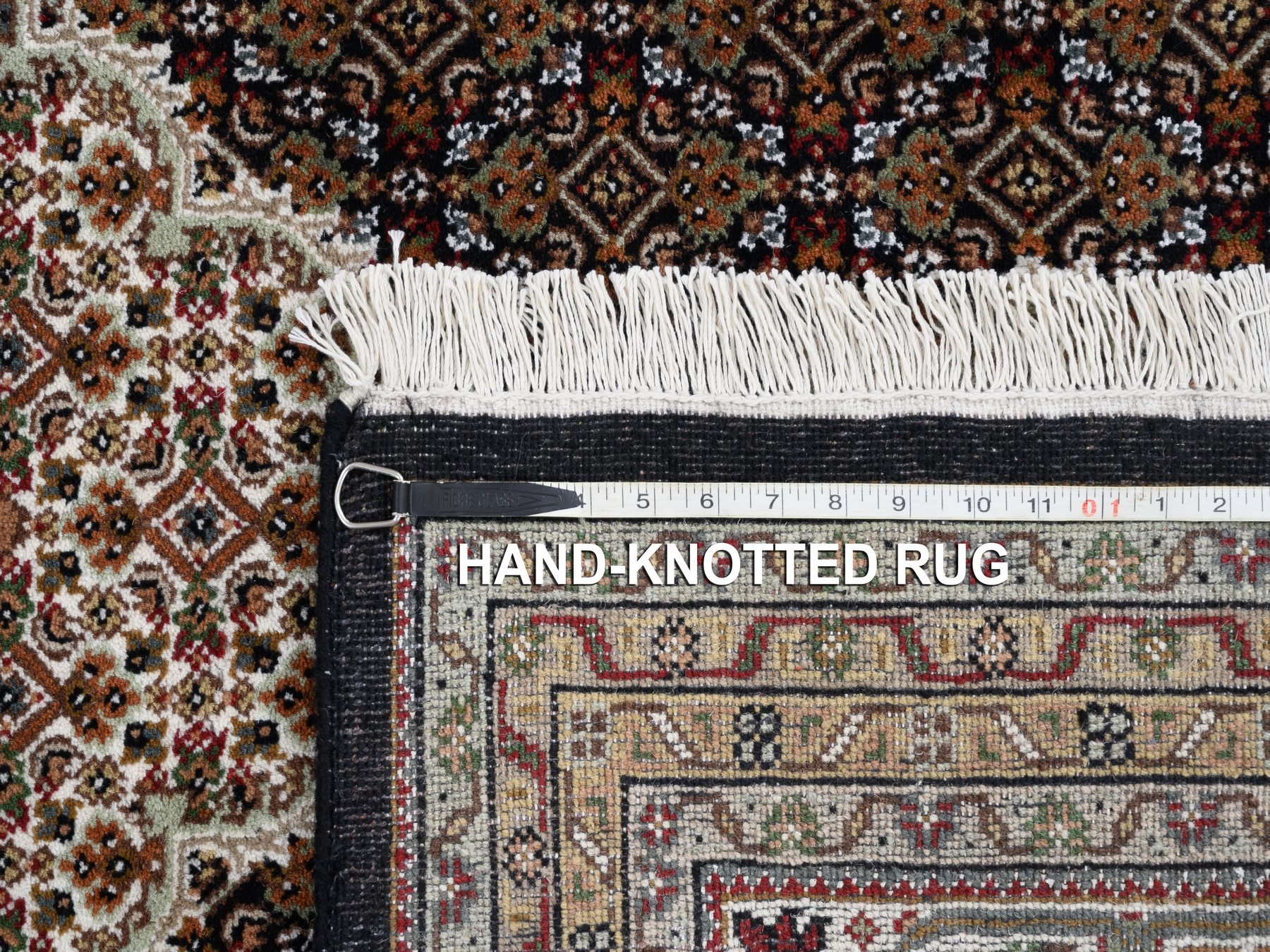 Traditional Rugs LUV569601